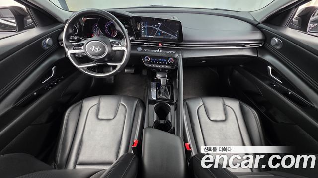 Hyundai Avante — interior