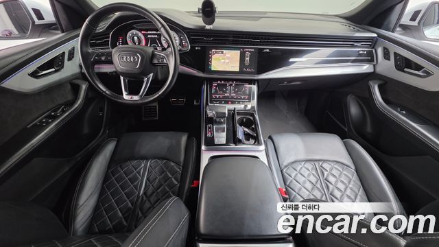 Audi Q8 — interior