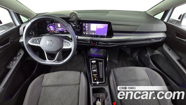 Volkswagen Golf — interior