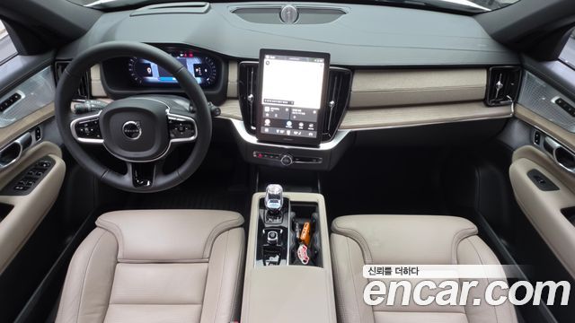 Volvo XC90 — interior