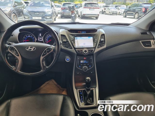 Hyundai Avante — interior