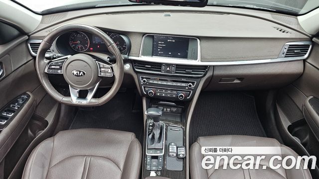 Kia K5 — interior