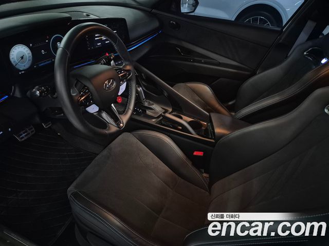 Hyundai Avante — interior