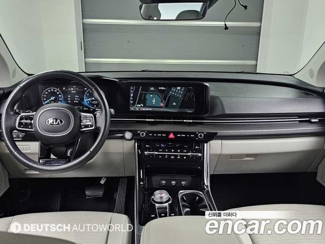 Kia Carnival — interior