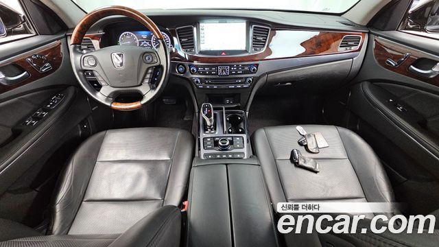 Hyundai Equus — interior