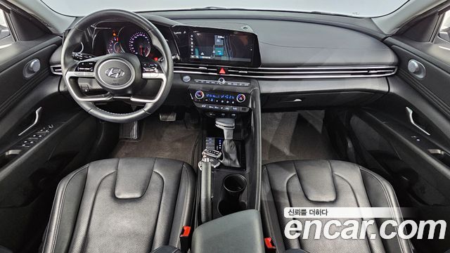 Hyundai Avante — interior