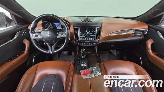 Maserati Levante — interior