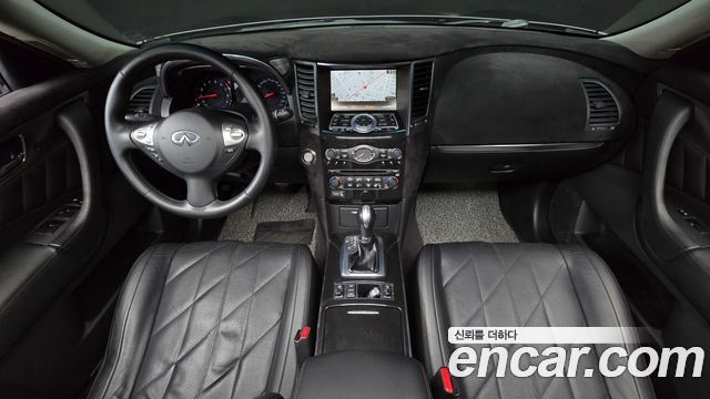 Infiniti FX — interior