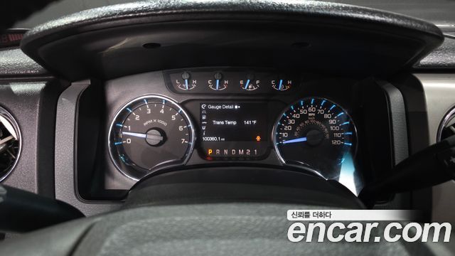 Ford F-150 — interior
