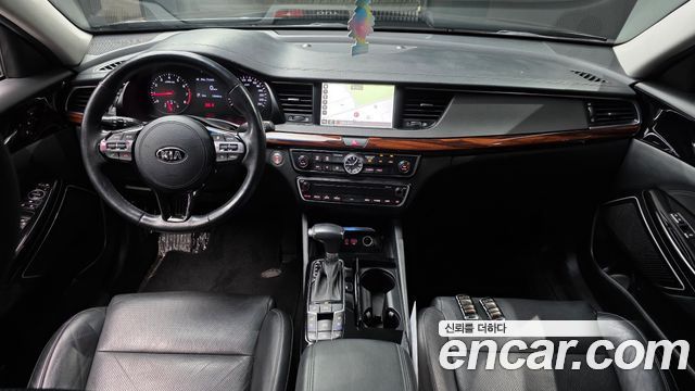 Kia K7 — interior