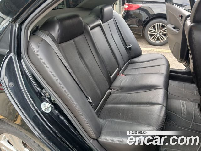 Hyundai Sonata — interior