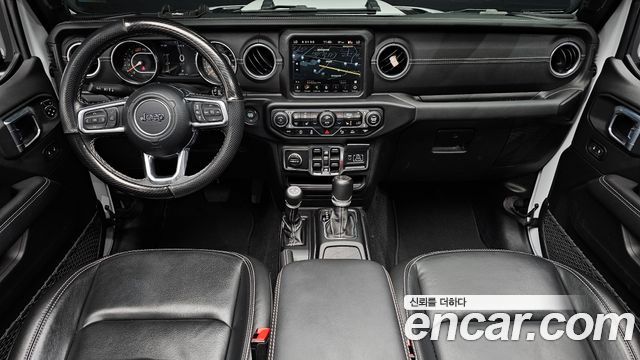 Jeep Wrangler — interior