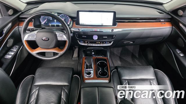 Kia K9 — interior