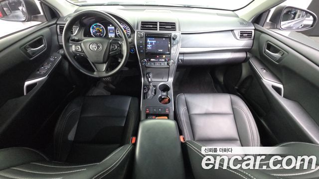 Toyota Camry — interior