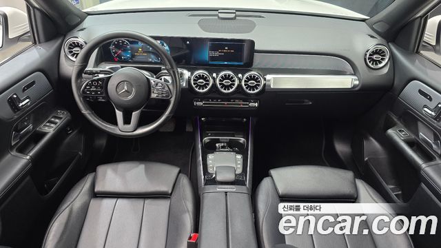 Mercedes-Benz GLB-Class — interior