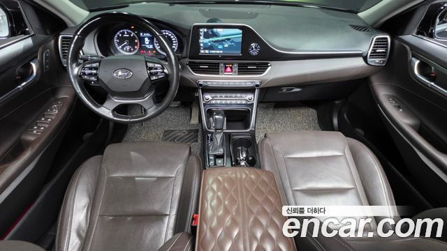 Hyundai Grandeur — interior
