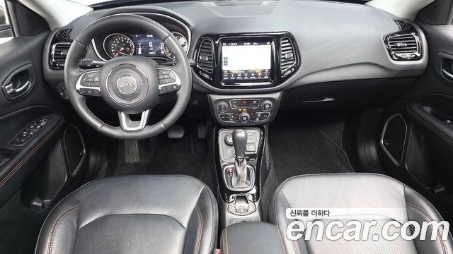 Jeep Compass — interior