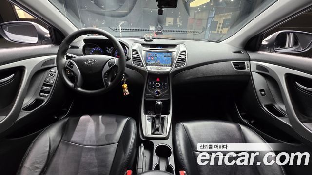 Hyundai Avante — interior