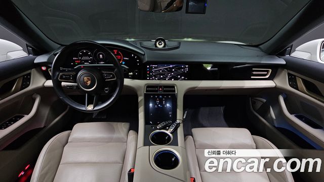 Porsche Taycan — interior