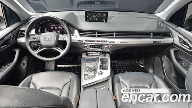 Audi Q7 — interior