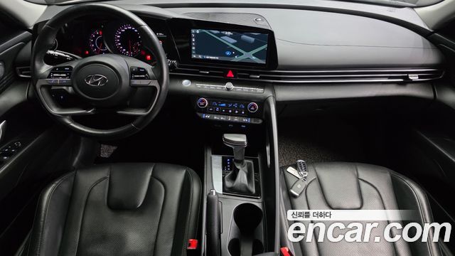 Hyundai Avante — interior