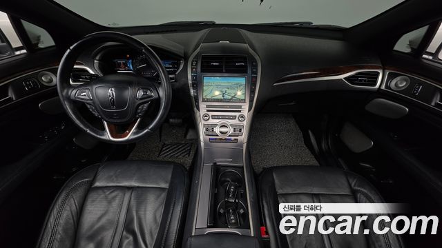 Lincoln MKZ — interior