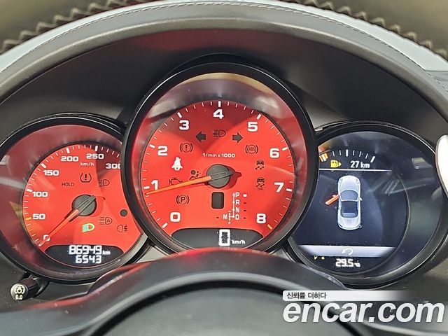 Porsche 718 — interior