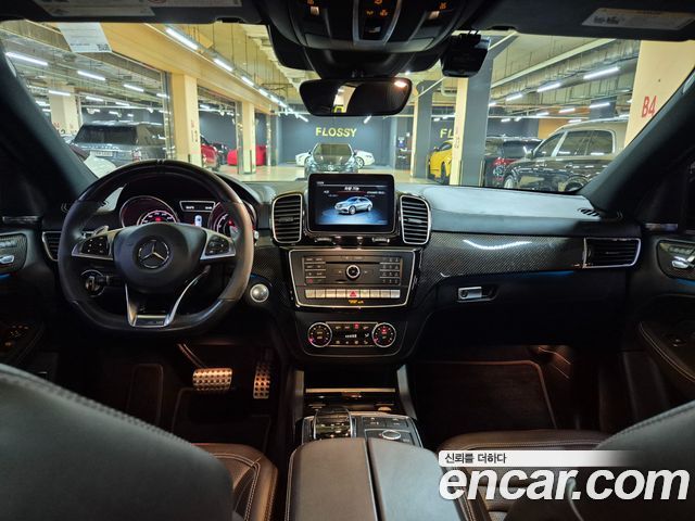 Mercedes-Benz GLE-Class — interior