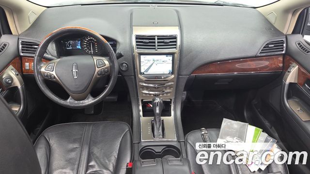 Lincoln MKX — interior