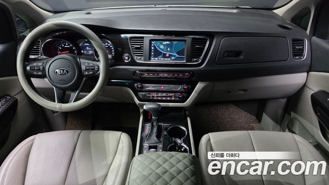 Kia Carnival — interior