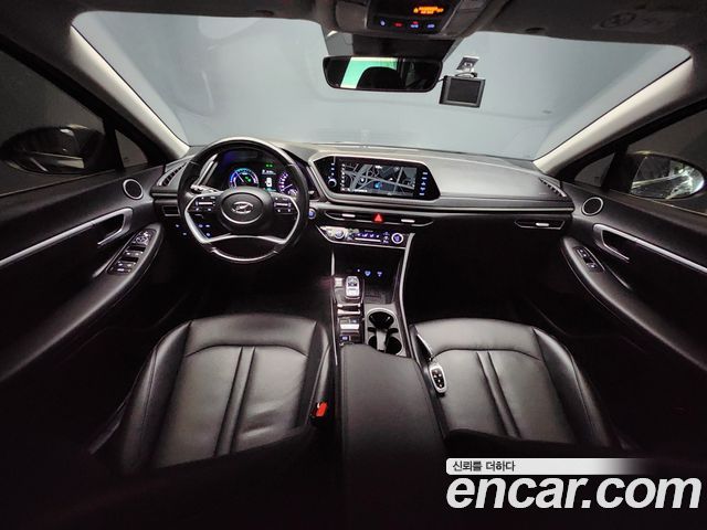 Hyundai Sonata — interior