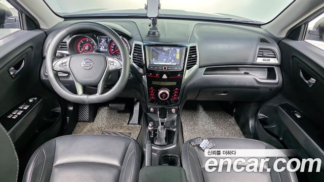 KG Mobility Tivoli — interior