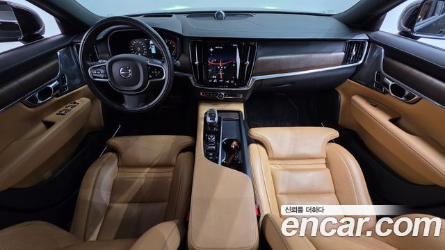 Volvo S90 — interior