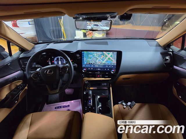 Lexus NX — interior