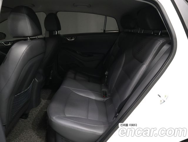 Hyundai Ioniq — interior