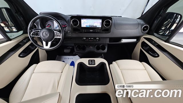 Mercedes-Benz Sprinter — interior