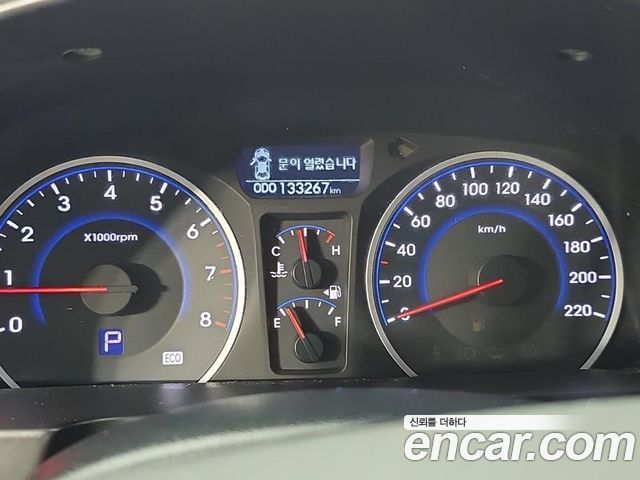Hyundai Avante — interior
