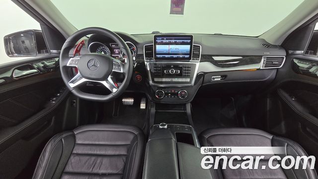 Mercedes-Benz M-Class — interior