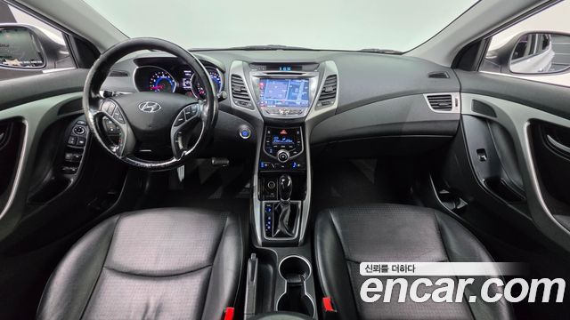 Hyundai Avante — interior