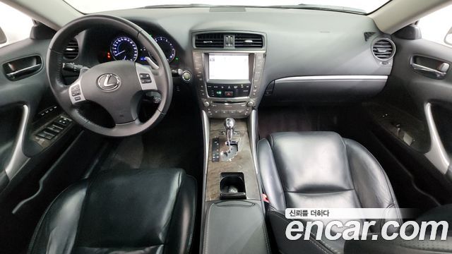 Lexus IS — interior