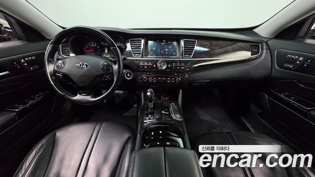 Kia K9 — interior