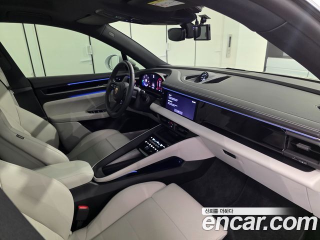 Porsche Macan — interior