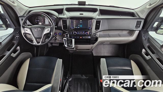 Hyundai Solati — interior