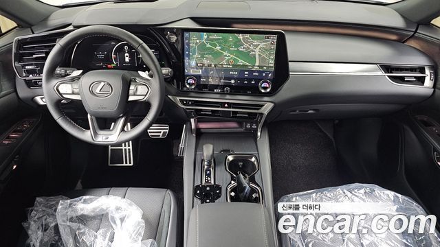 Lexus RX — interior
