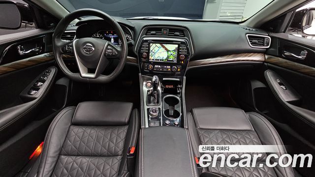 Nissan Maxima — interior