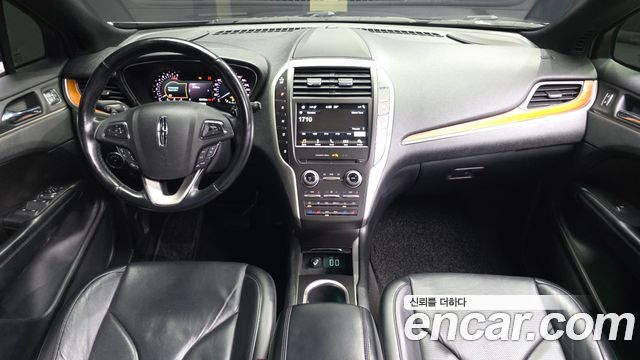 Lincoln MKC — interior