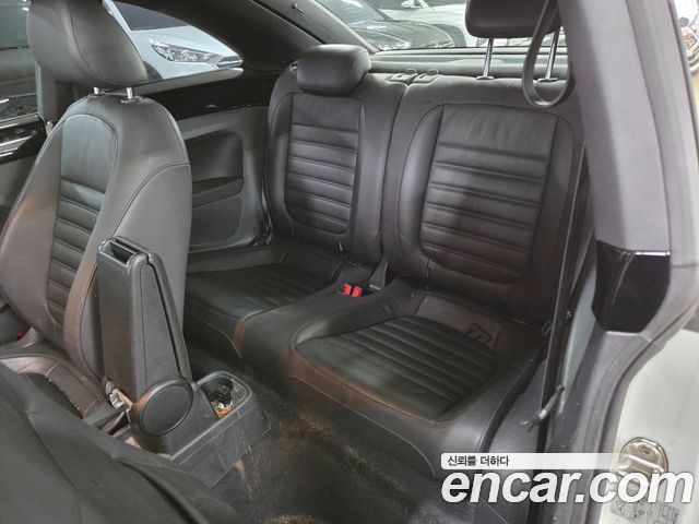 Volkswagen Beetle — interior