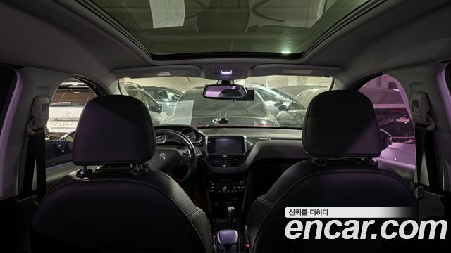 Peugeot 2008 — interior