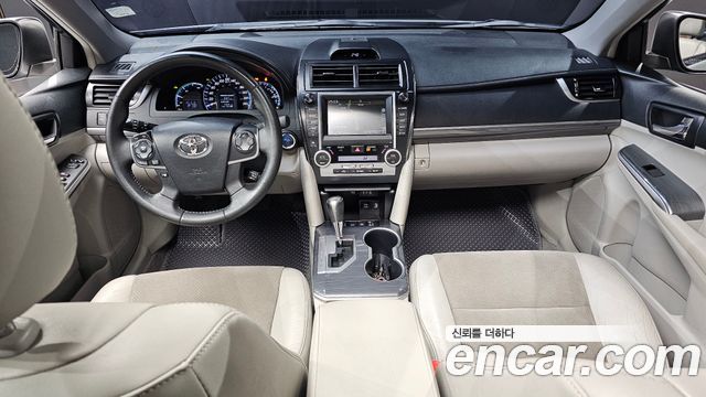 Toyota Camry — interior