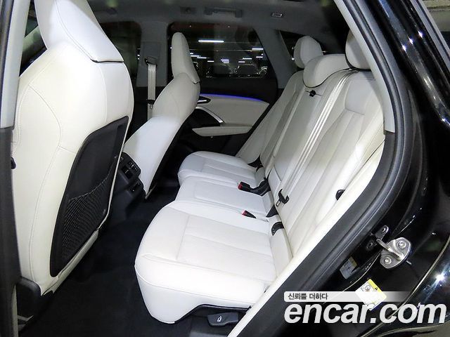 Audi Q5 — interior